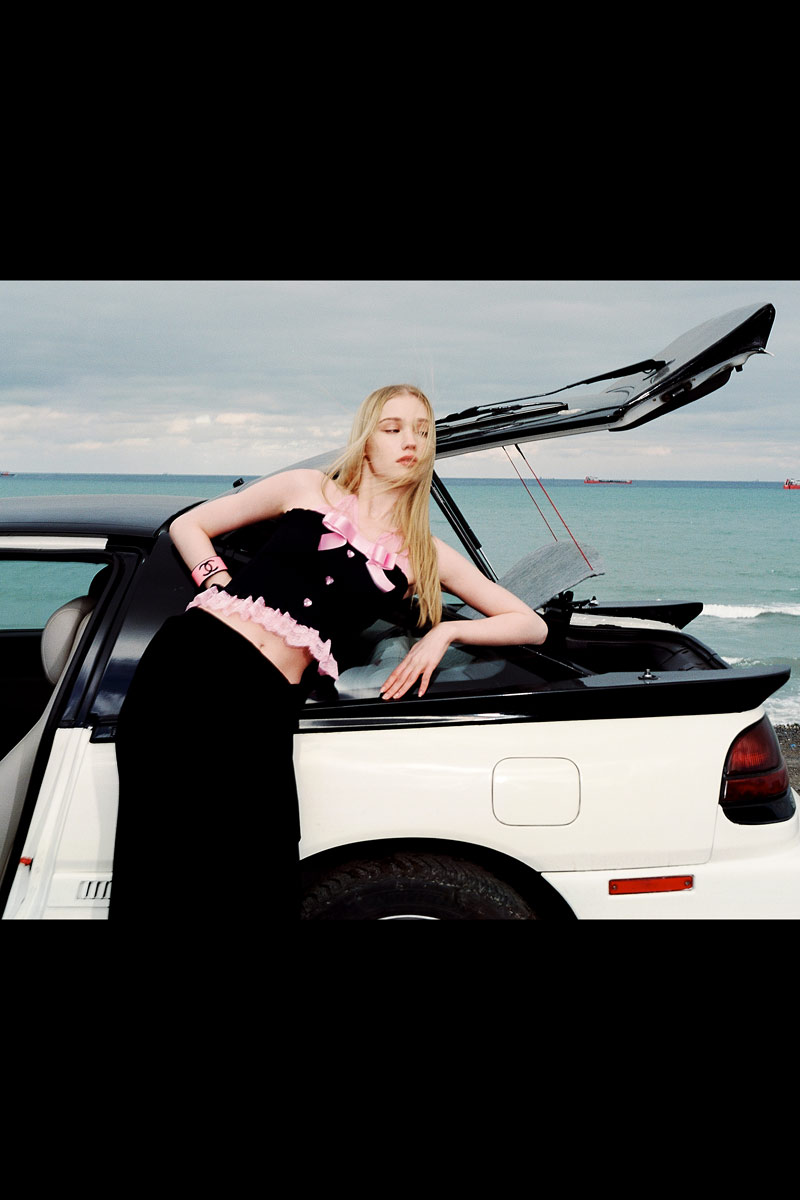 Siyah Dantel Detaylı Güpeli Büstiyer & Mini Etek Takım