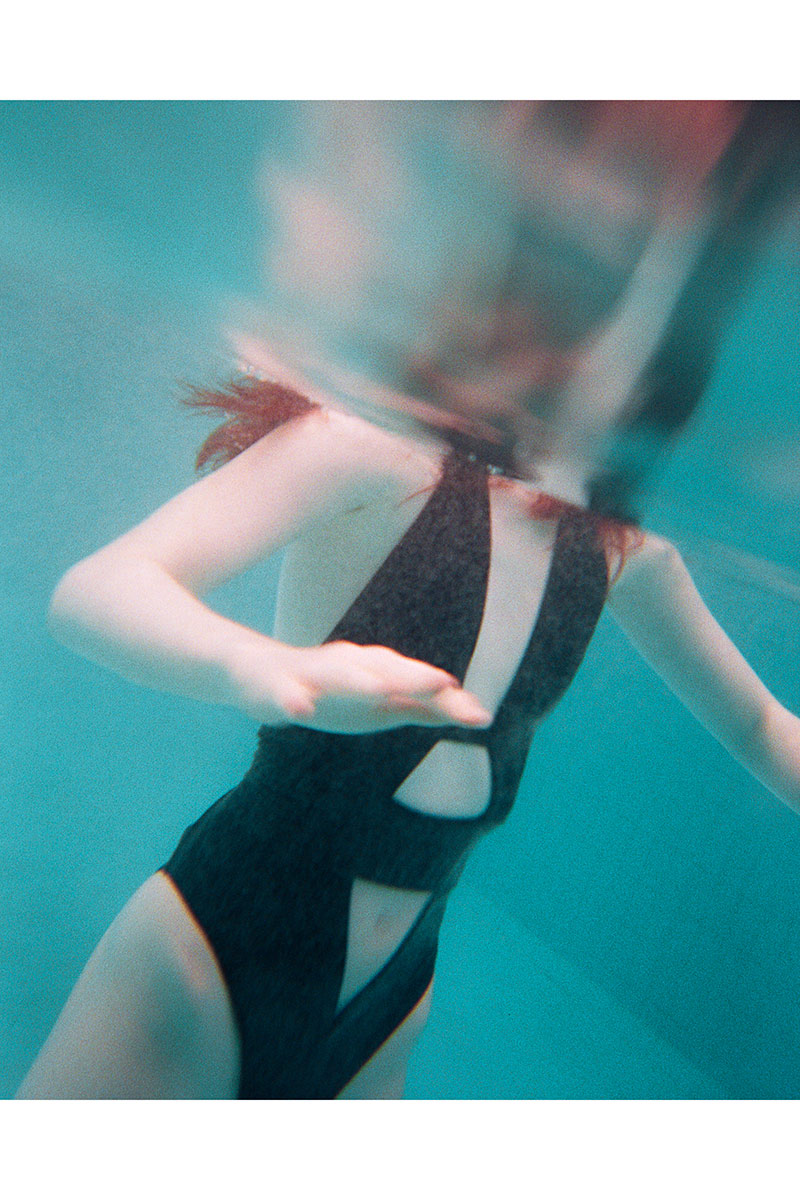 Siyah Sırt Dekolteli Pencereli Bodysuit