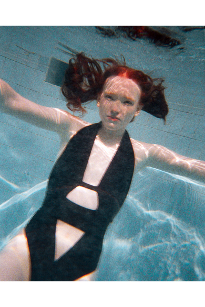 Siyah Sırt Dekolteli Pencereli Bodysuit