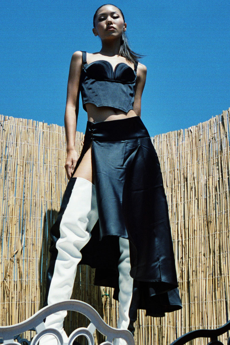 Siyah V Yaka Detaylı Büstiyer