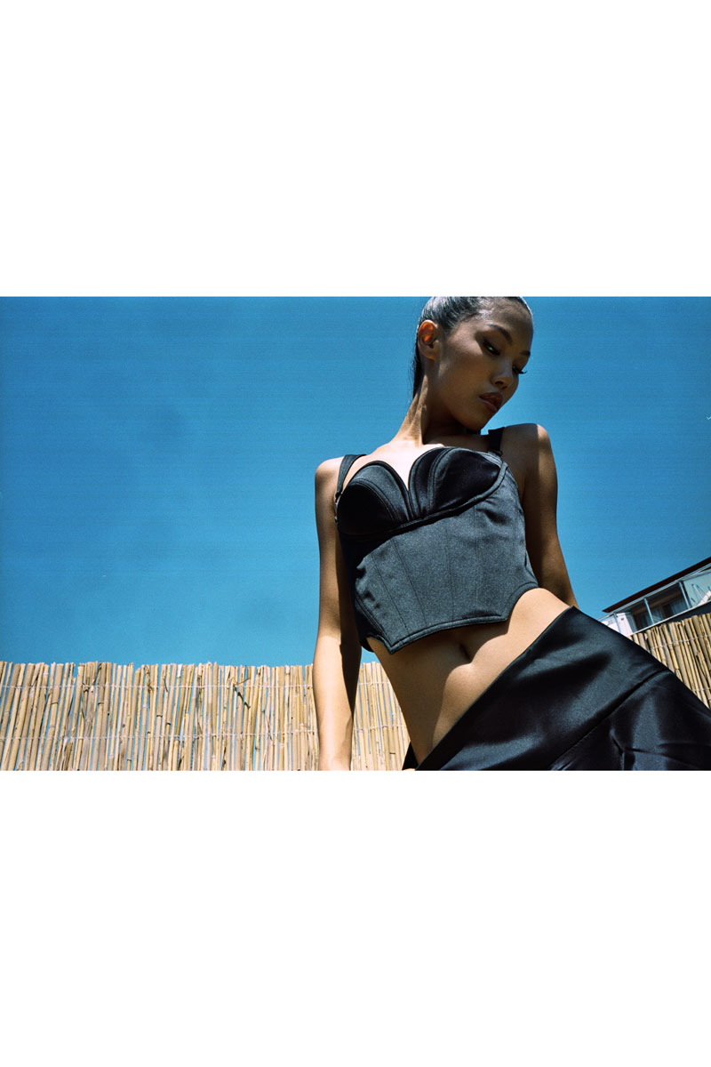 Siyah V Yaka Detaylı Büstiyer