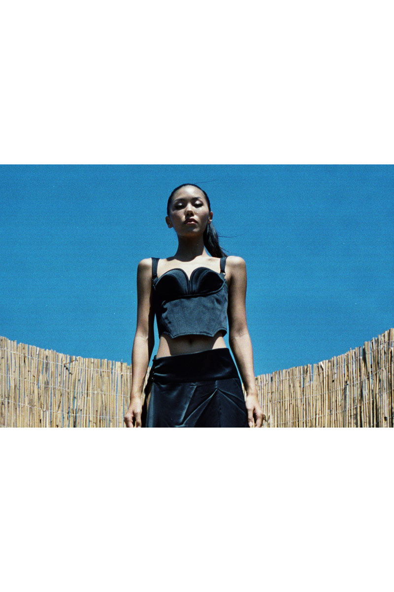 Siyah V Yaka Detaylı Büstiyer