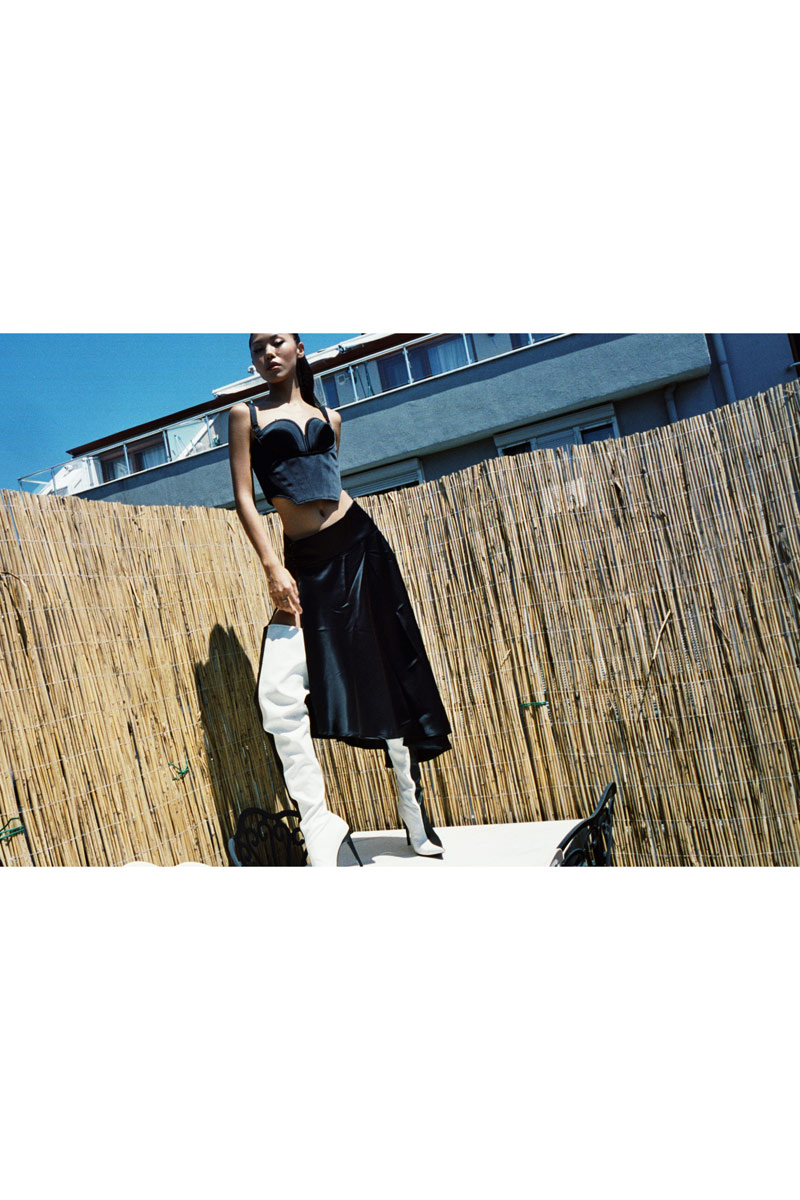 Siyah V Yaka Detaylı Büstiyer