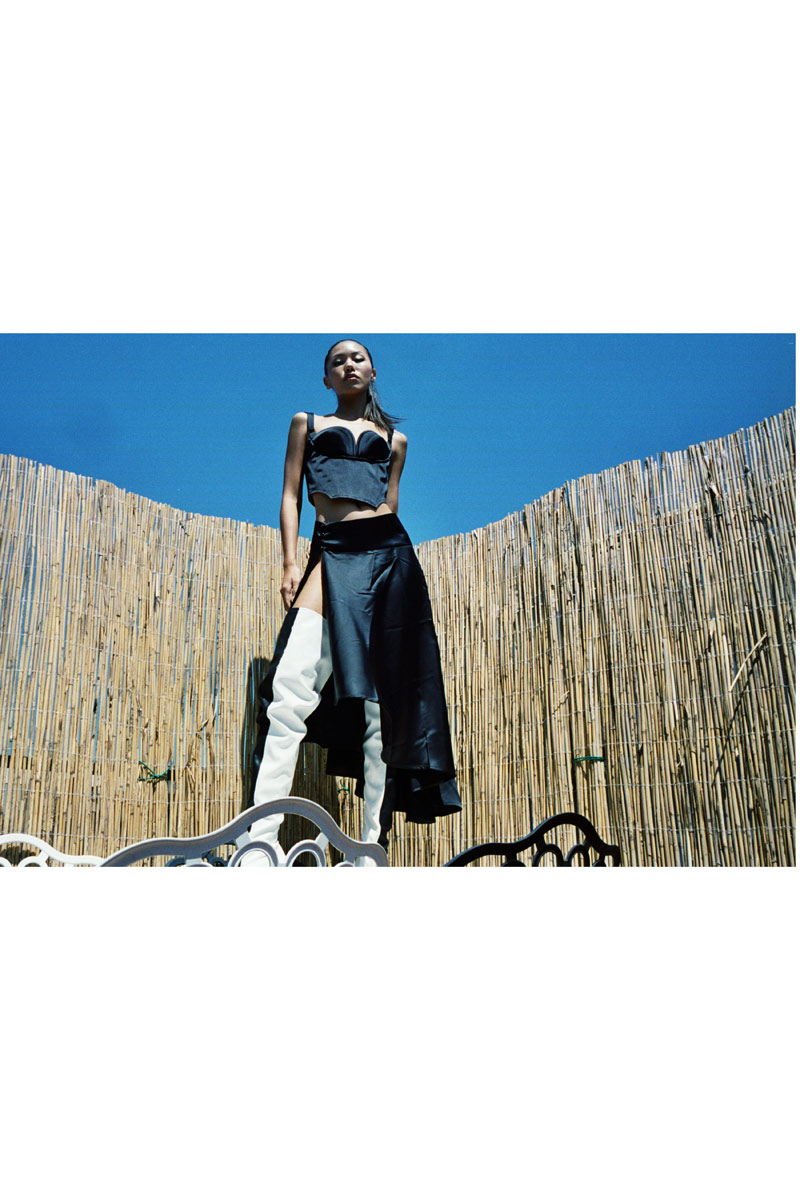 Siyah V Yaka Detaylı Büstiyer