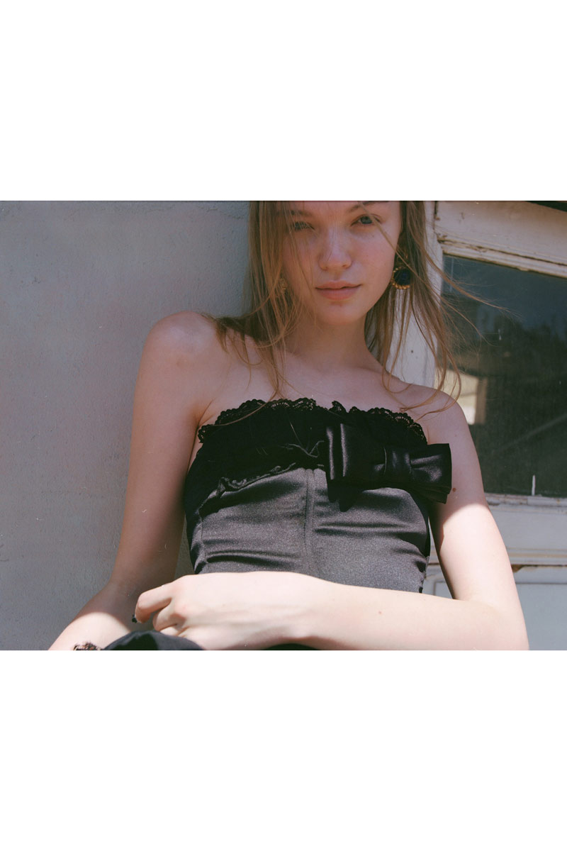 Siyah Kat Kat Fırfırlı Straplez Mini Elbise